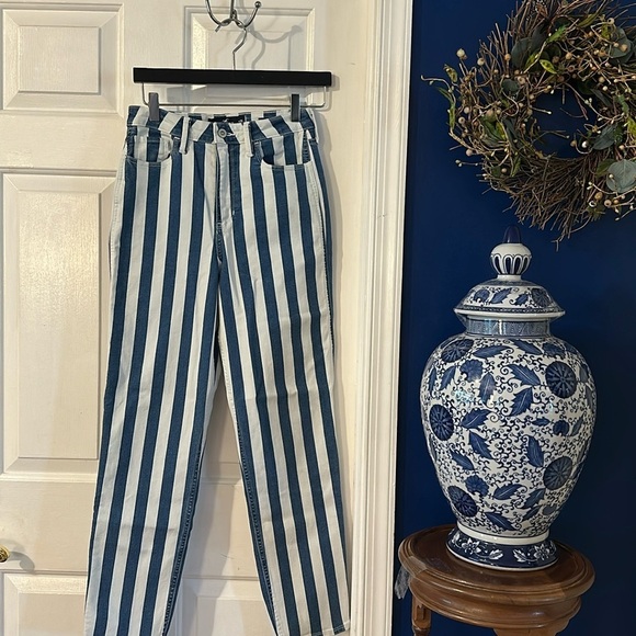 Hollister Denim - Hollister Classic Stretch Ultra High-Rise Mom Wide Stripe Jeans - Size 26